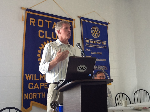 Tom Looney Speaks to Rotary